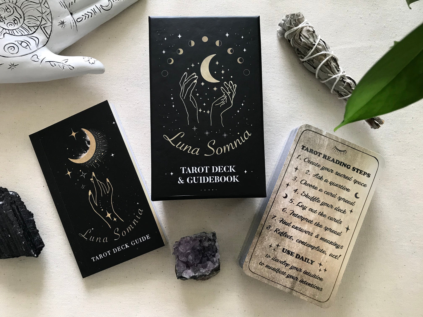 Luna Somnia Tarot Deck